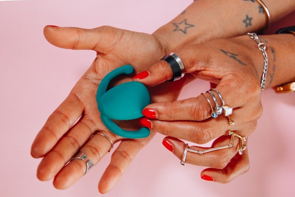 Eva vibrator by Dame